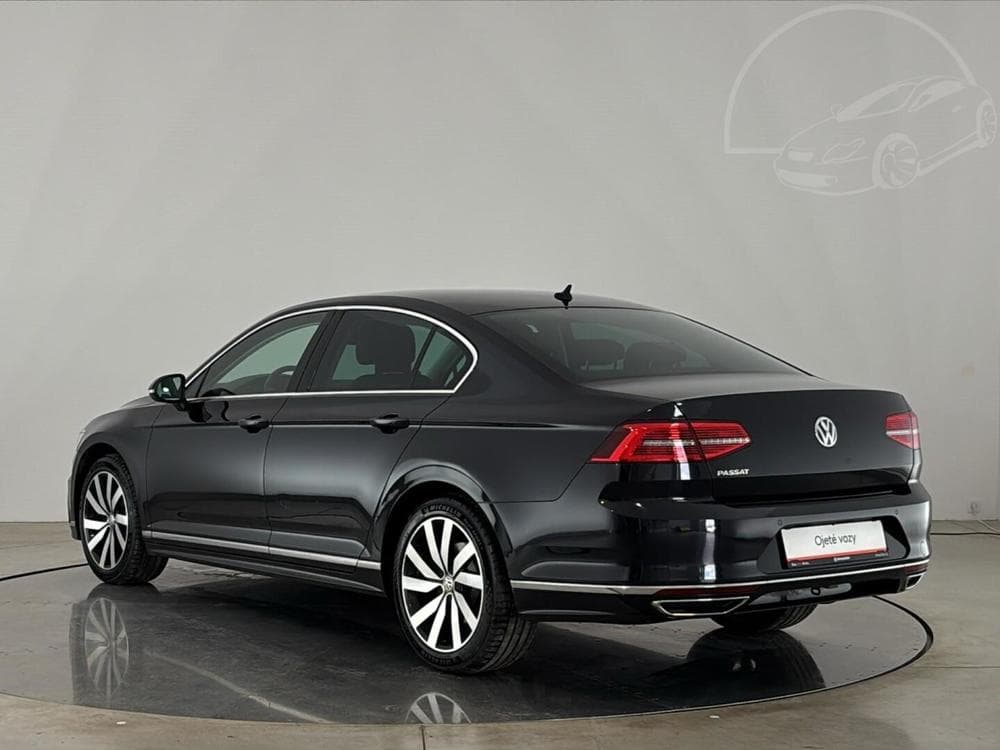 2018 Volkswagen PASSAT - 15