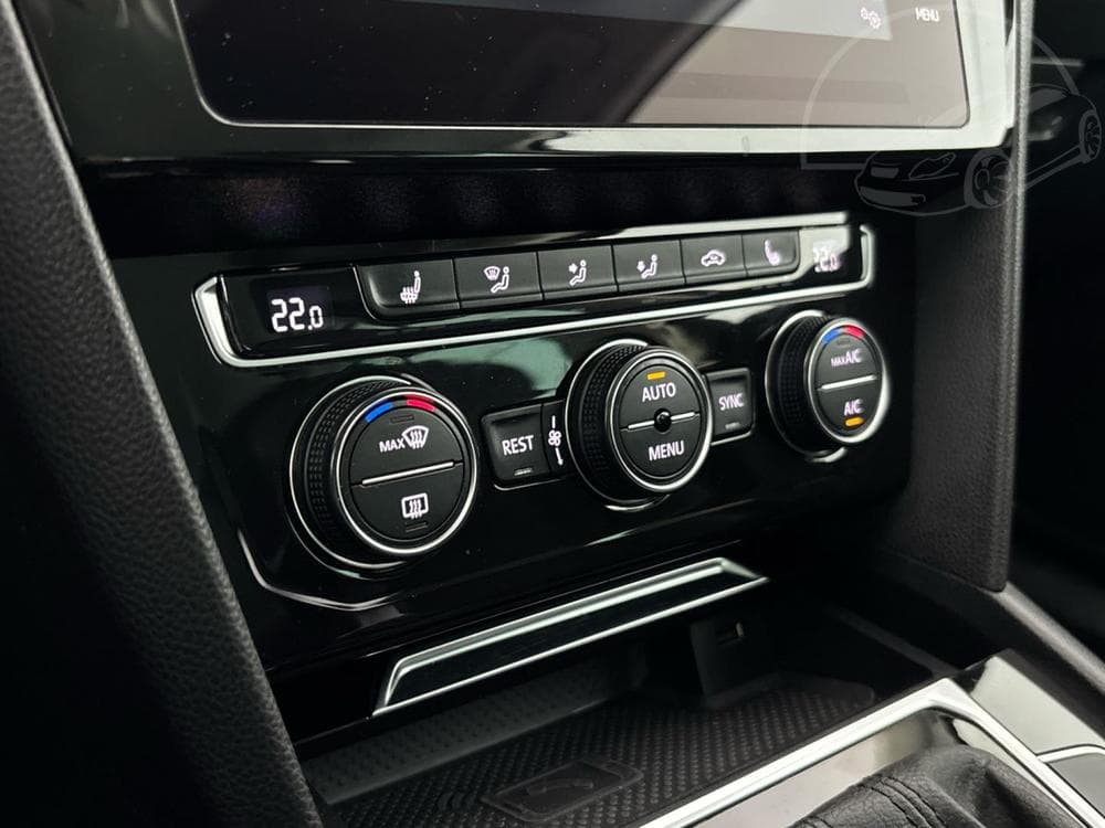 2018 Volkswagen PASSAT - 19
