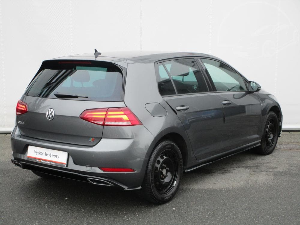 2018 Volkswagen Golf - 2