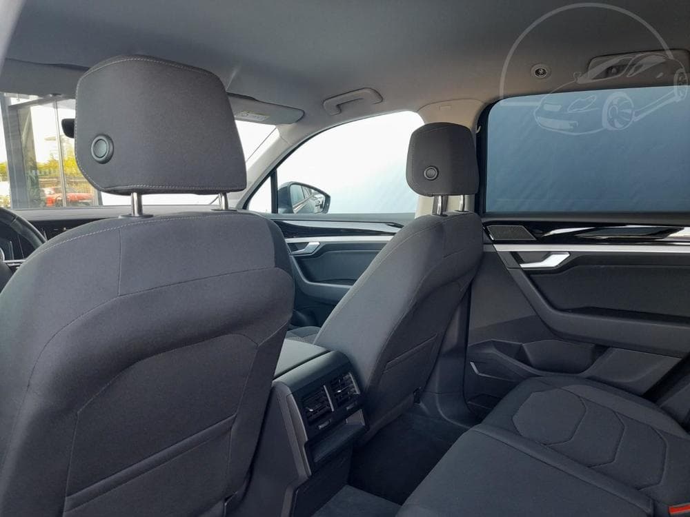 2022 Volkswagen Touareg - 8