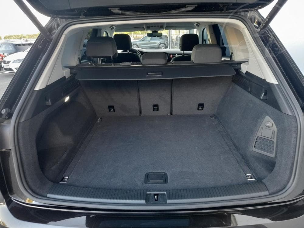 2022 Volkswagen Touareg - 9