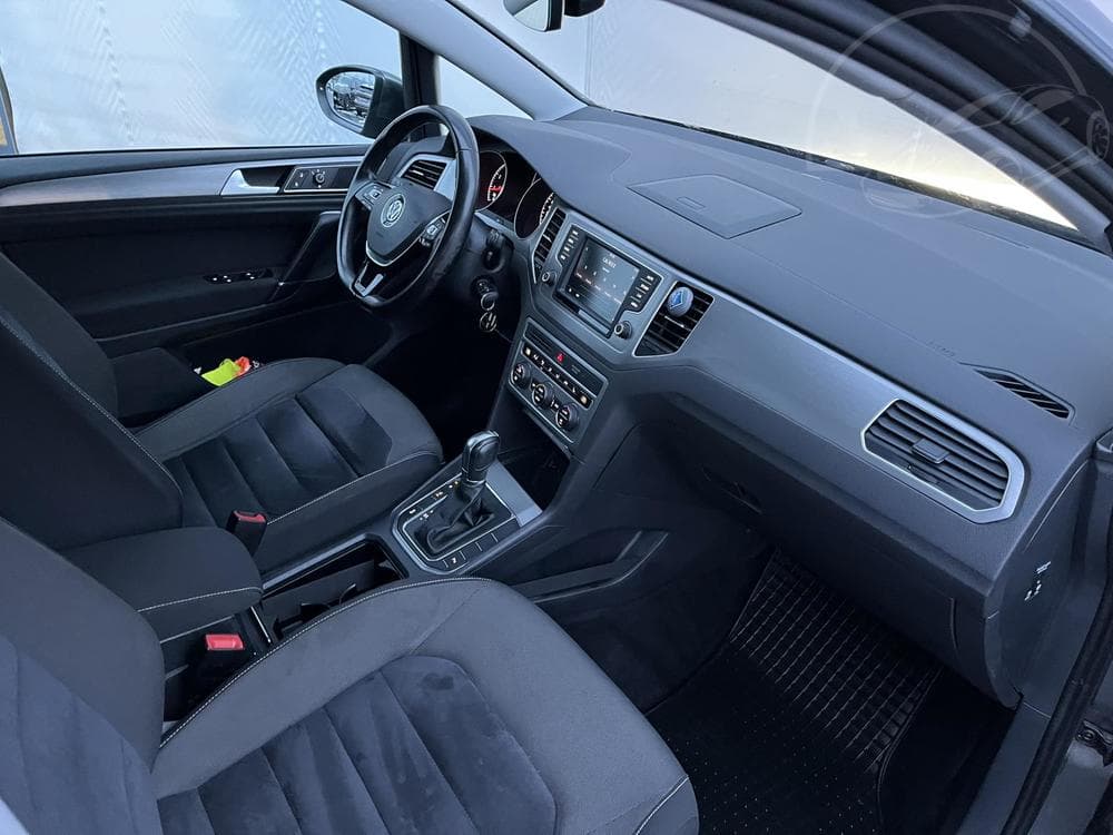 2017 Volkswagen Golf - 12