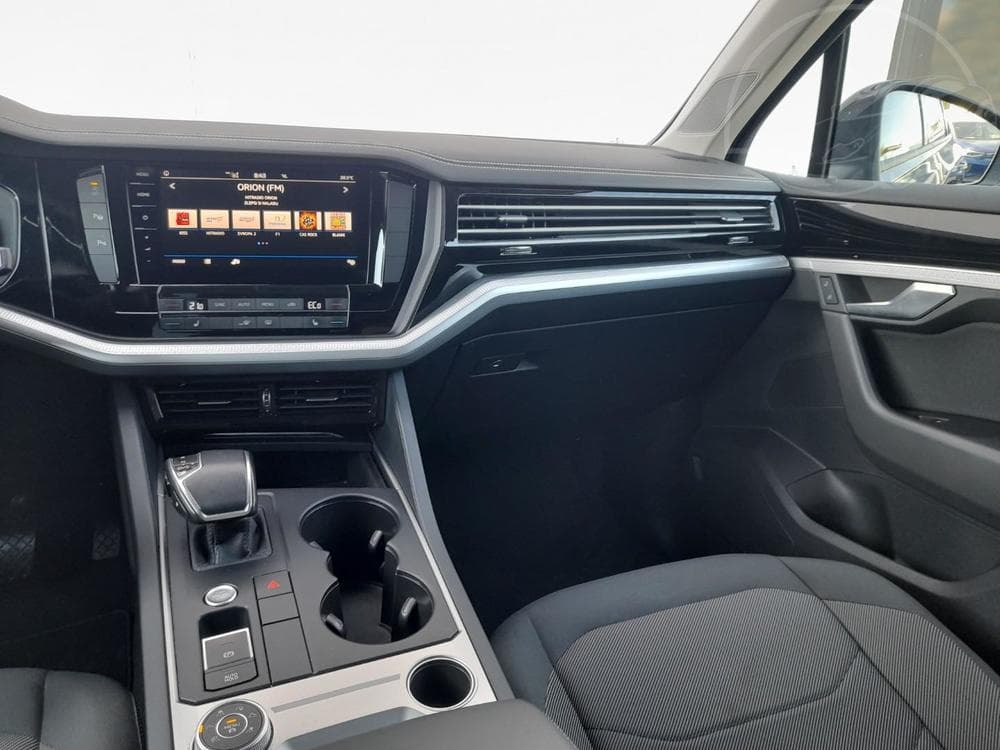 2022 Volkswagen Touareg - 13