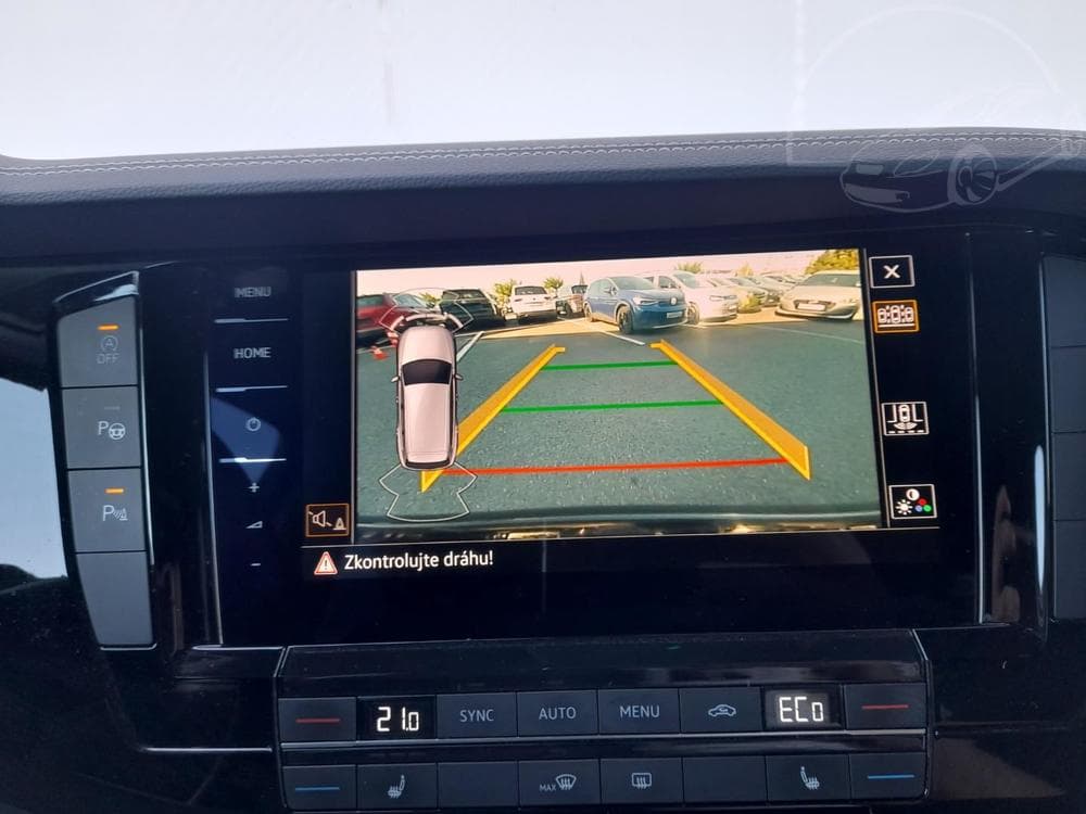 2022 Volkswagen Touareg - 18