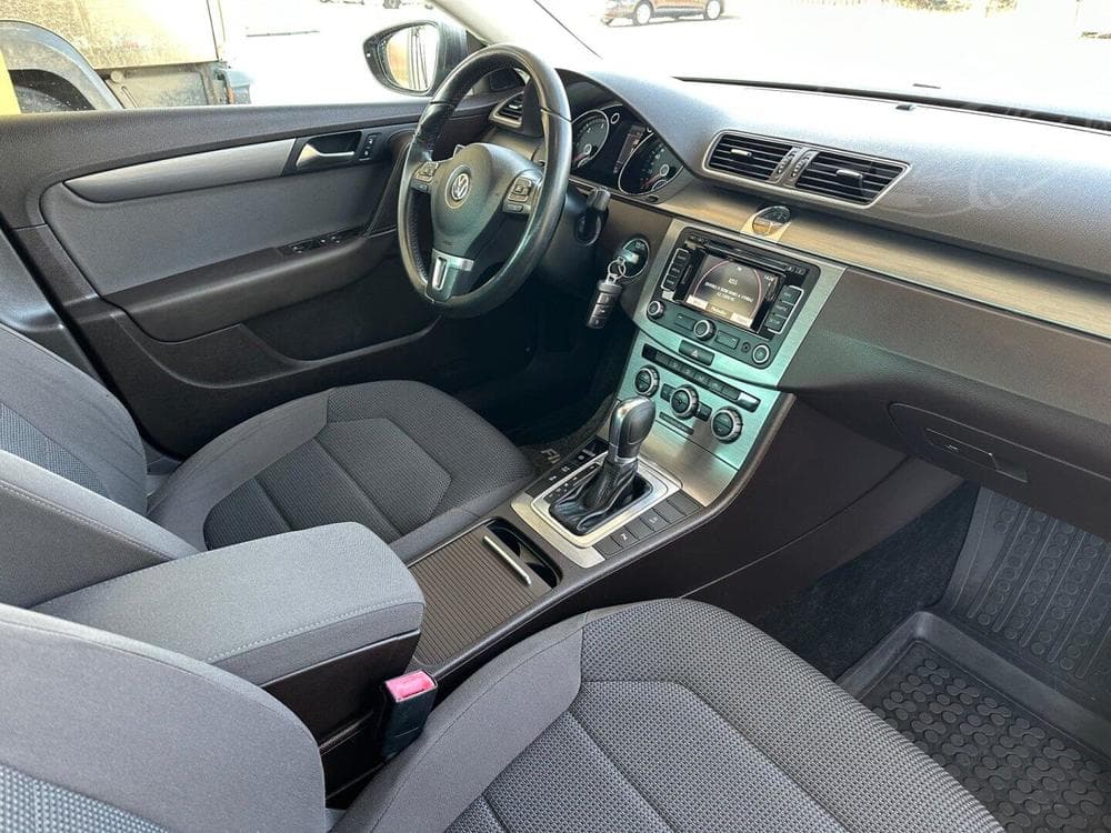 2013 Volkswagen PASSAT - 7