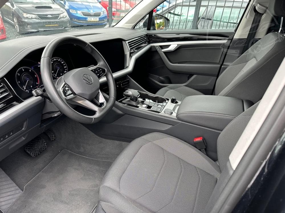 2022 Volkswagen Touareg - 13