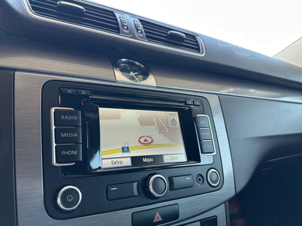2013 Volkswagen PASSAT - 9