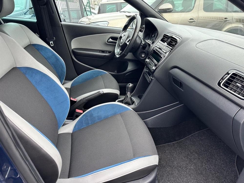 2013 Volkswagen POLO - 9