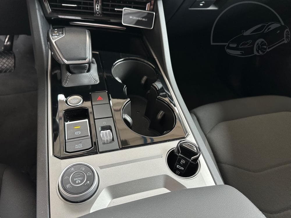 2022 Volkswagen Touareg - 17