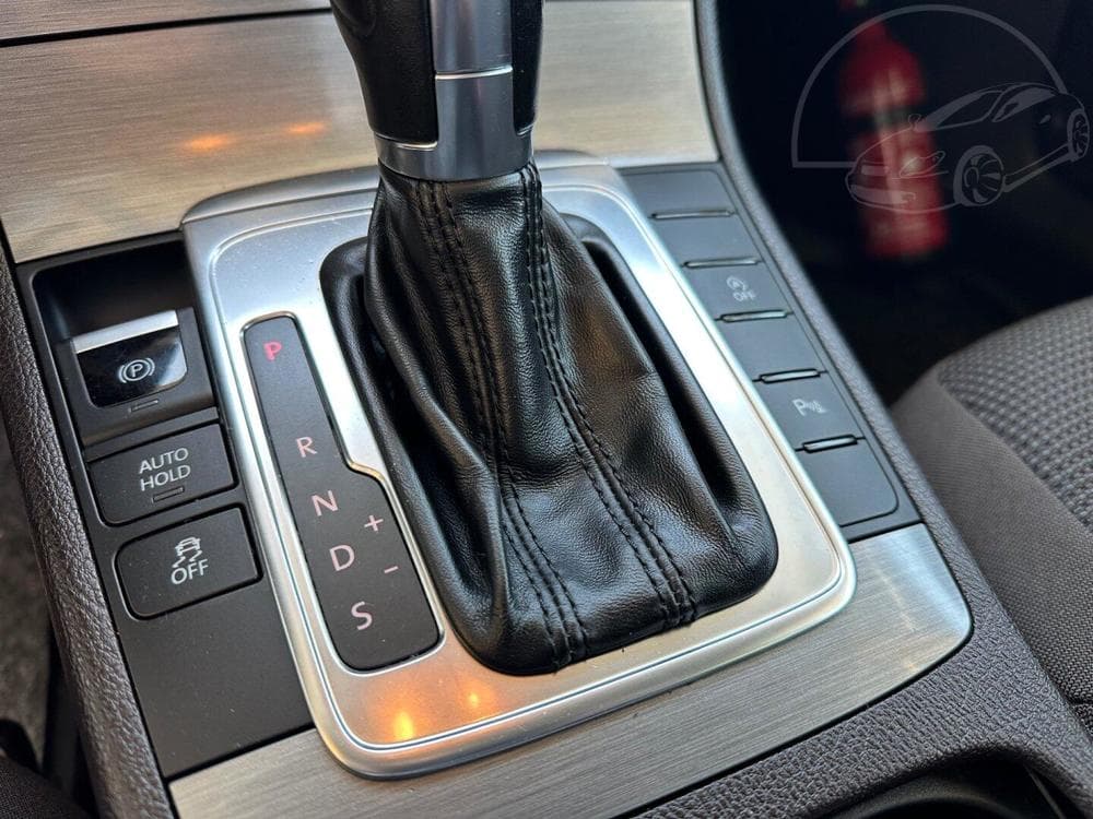 2013 Volkswagen PASSAT - 11