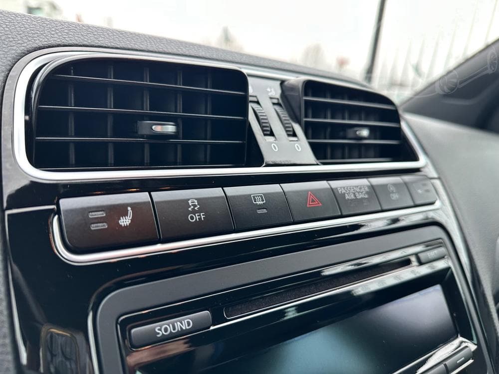 2013 Volkswagen POLO - 11