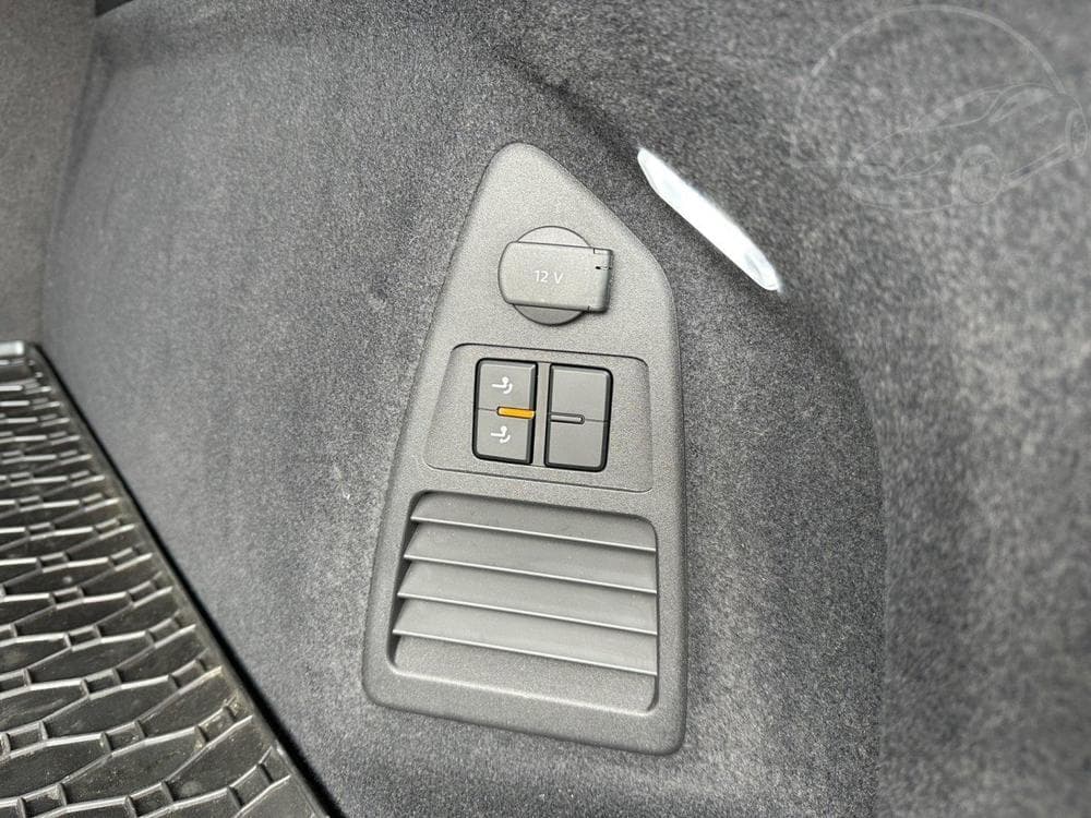 2022 Volkswagen Touareg - 21