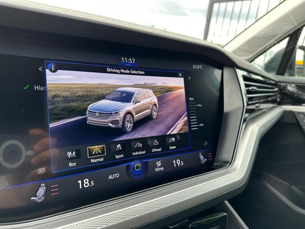 2022 Volkswagen Touareg - 23