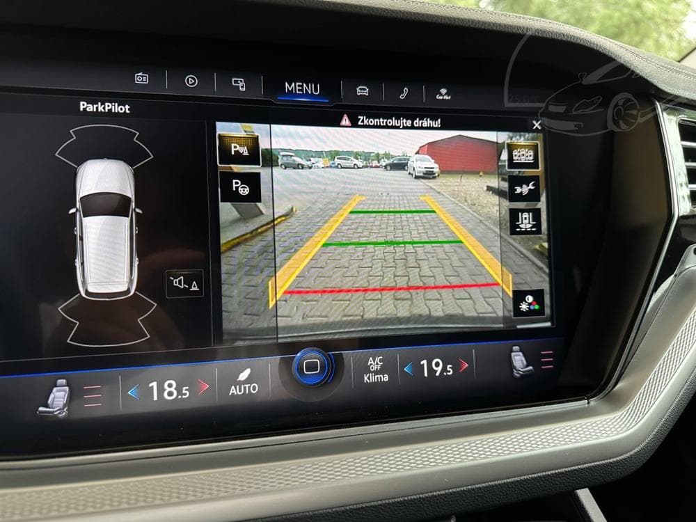 2022 Volkswagen Touareg - 25