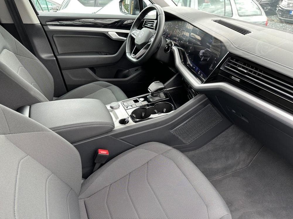 2022 Volkswagen Touareg - 29