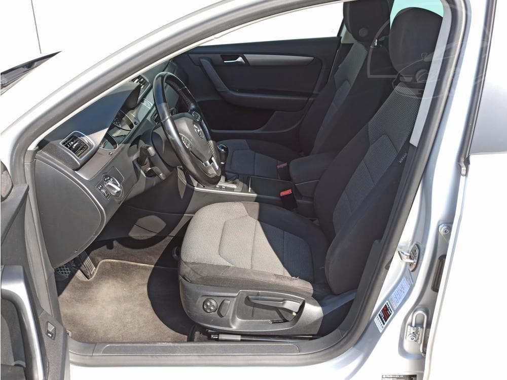 2013 Volkswagen PASSAT - 11