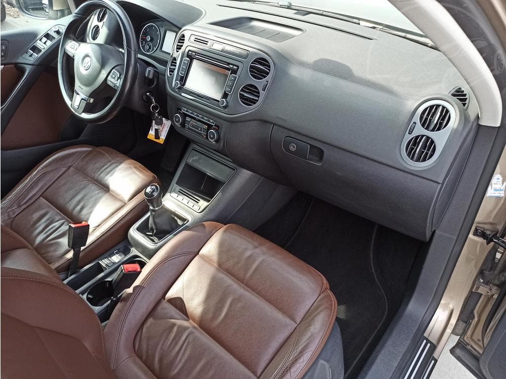 2012 Volkswagen Tiguan - 16