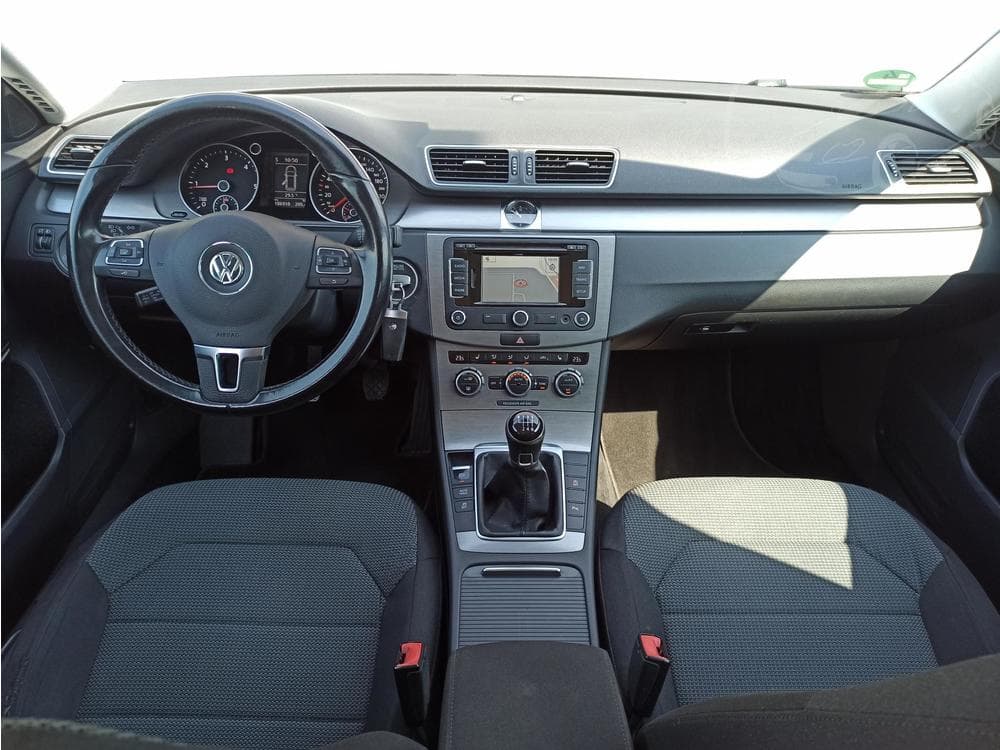 2013 Volkswagen PASSAT - 17