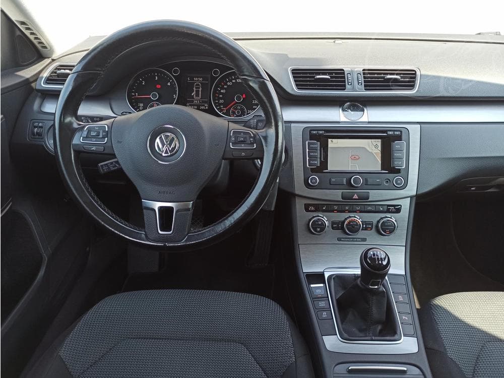2013 Volkswagen PASSAT - 18