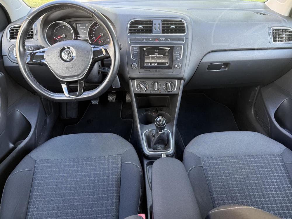 2017 Volkswagen POLO - 17