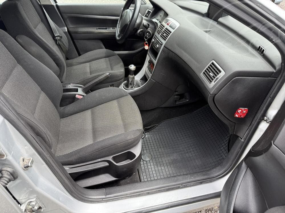 2008 Peugeot 307 - 11