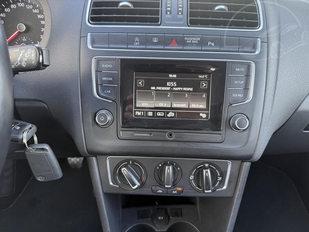 2017 Volkswagen POLO - 31