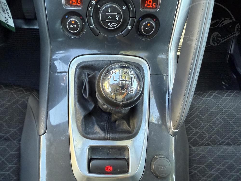 2015 Peugeot 3008 - 17