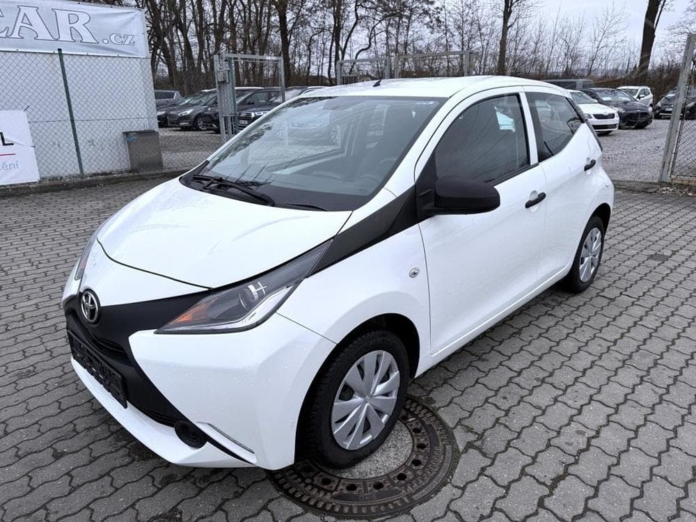 Toyota Aygo 1.0i 51 kW klima, serviska