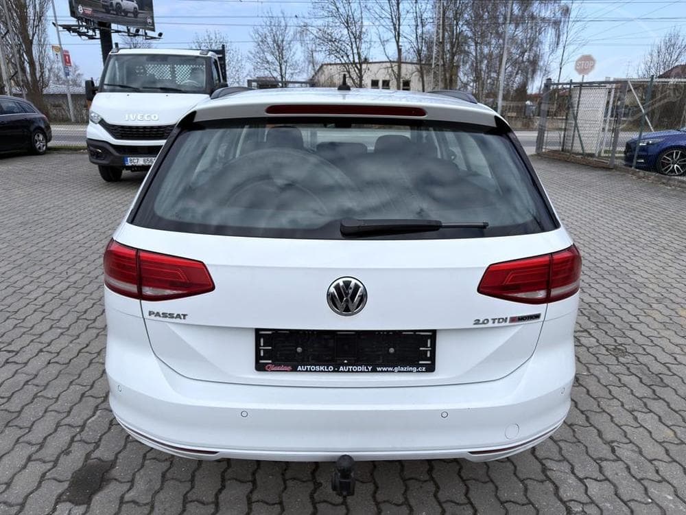 2017 Volkswagen PASSAT - 4