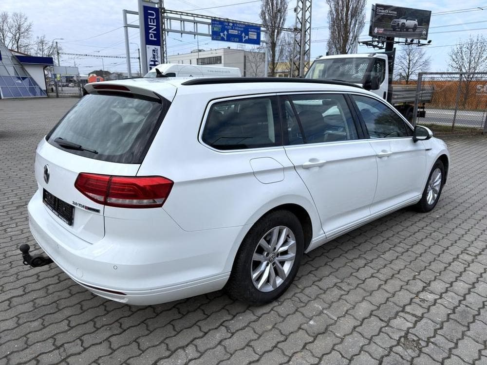 2017 Volkswagen PASSAT - 5