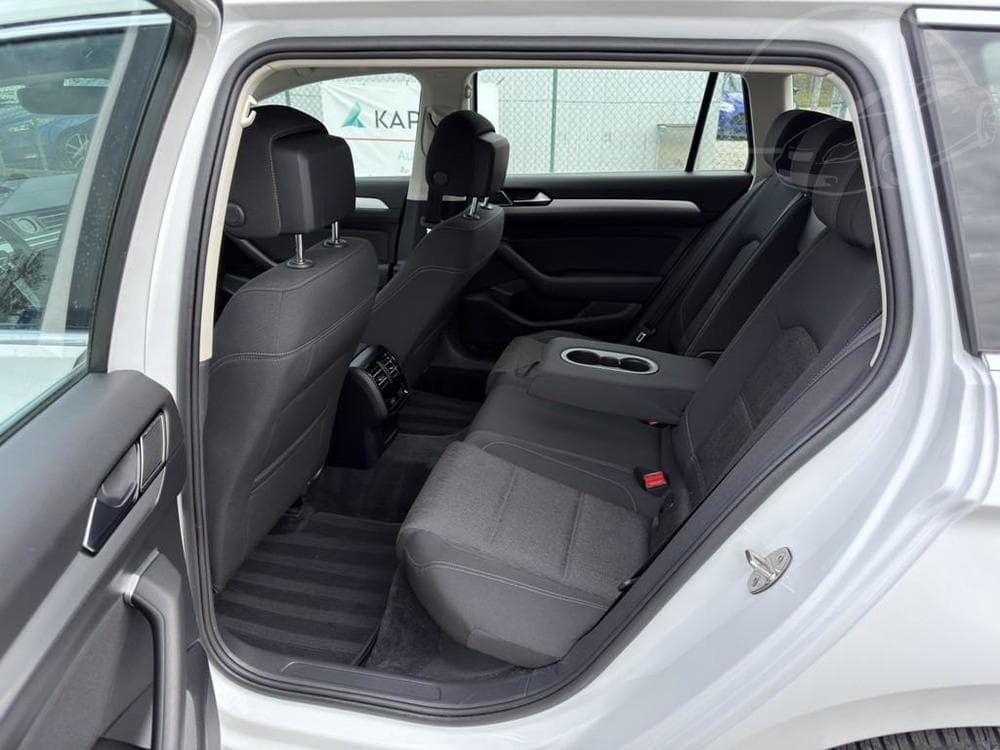 2017 Volkswagen PASSAT - 7