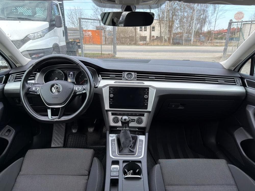 2017 Volkswagen PASSAT - 8