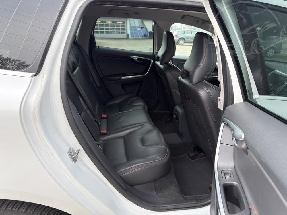 2016 Volvo XC60 - 25