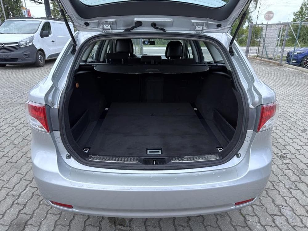 2010 Toyota AVENSIS - 9