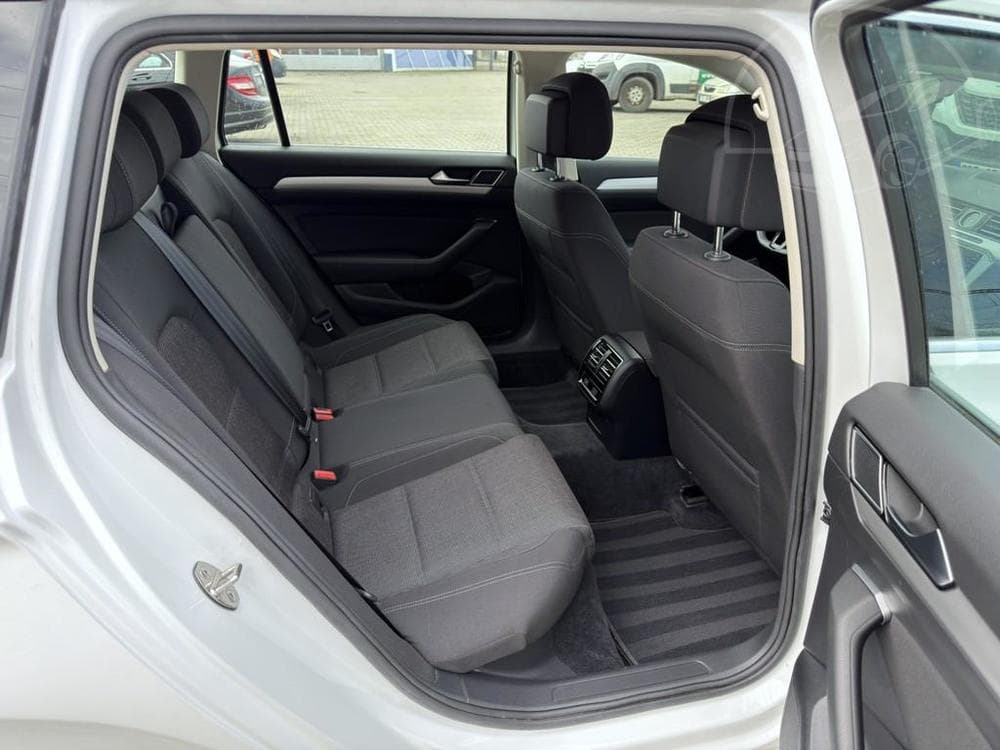 2017 Volkswagen PASSAT - 10