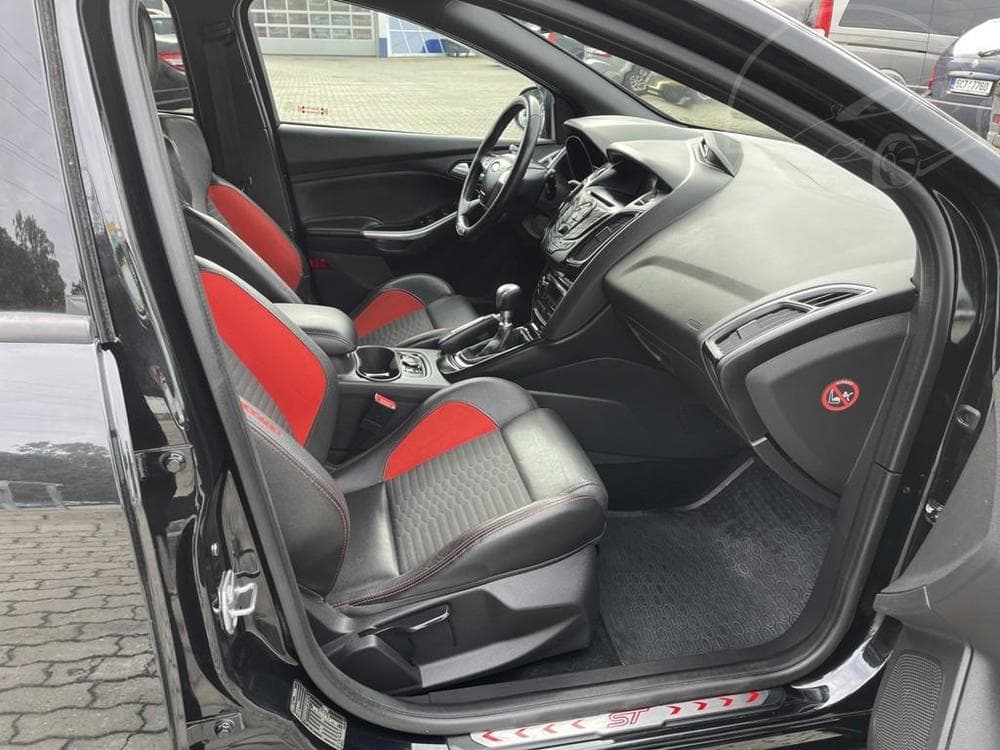 2014 Ford Focus - 21