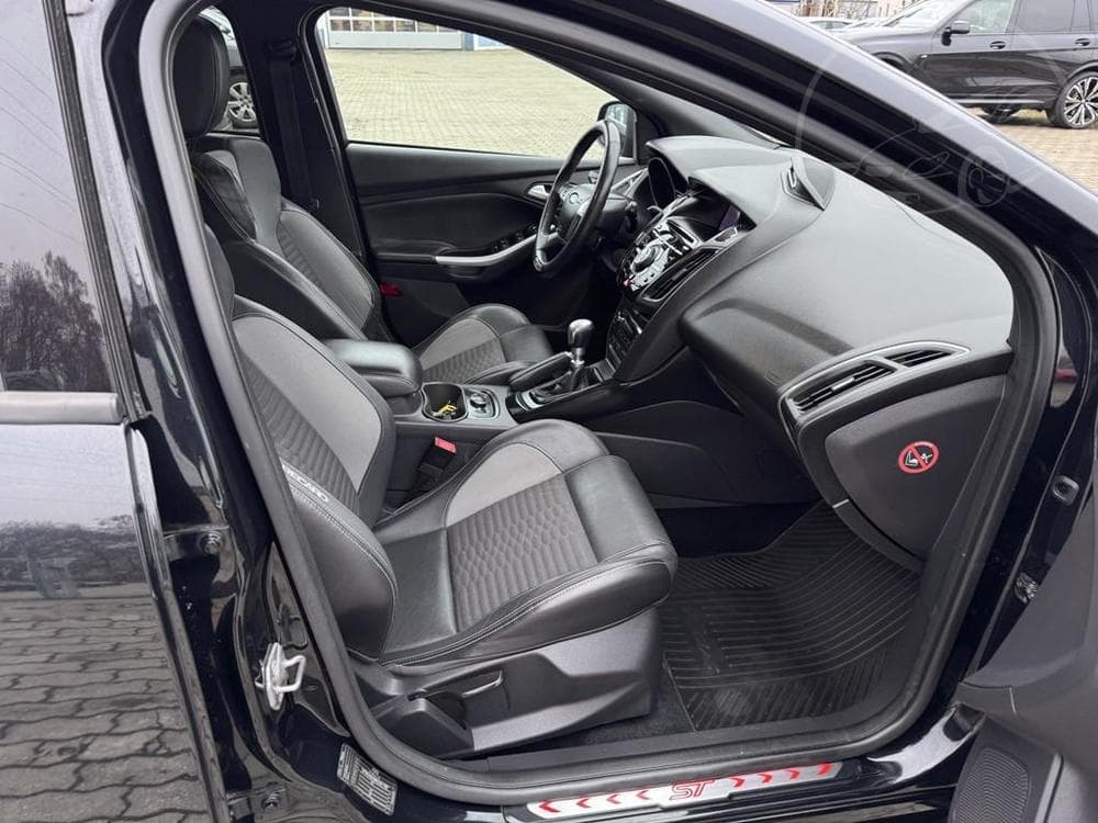 2012 Ford FOCUS - 11