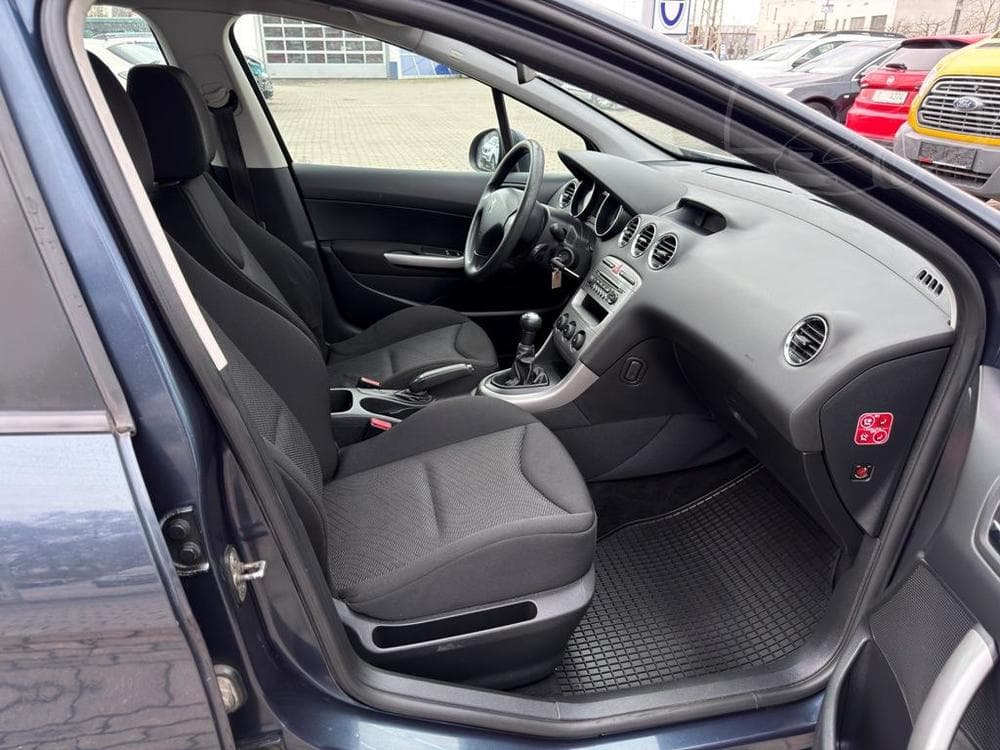 2012 Peugeot 308 - 11