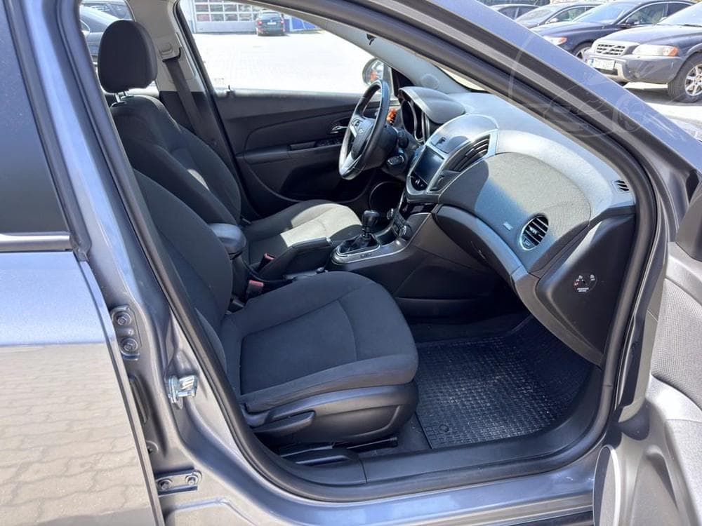 2013 Chevrolet CRUZE - 11