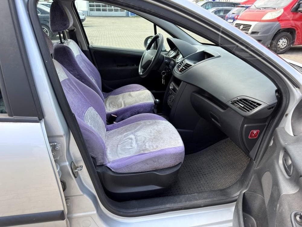 2008 Peugeot 207 - 11