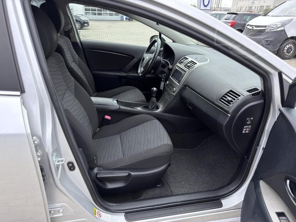 2010 Toyota AVENSIS - 11