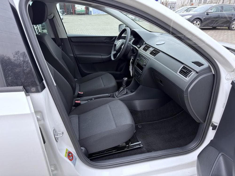 2013 Škoda RAPID - 12