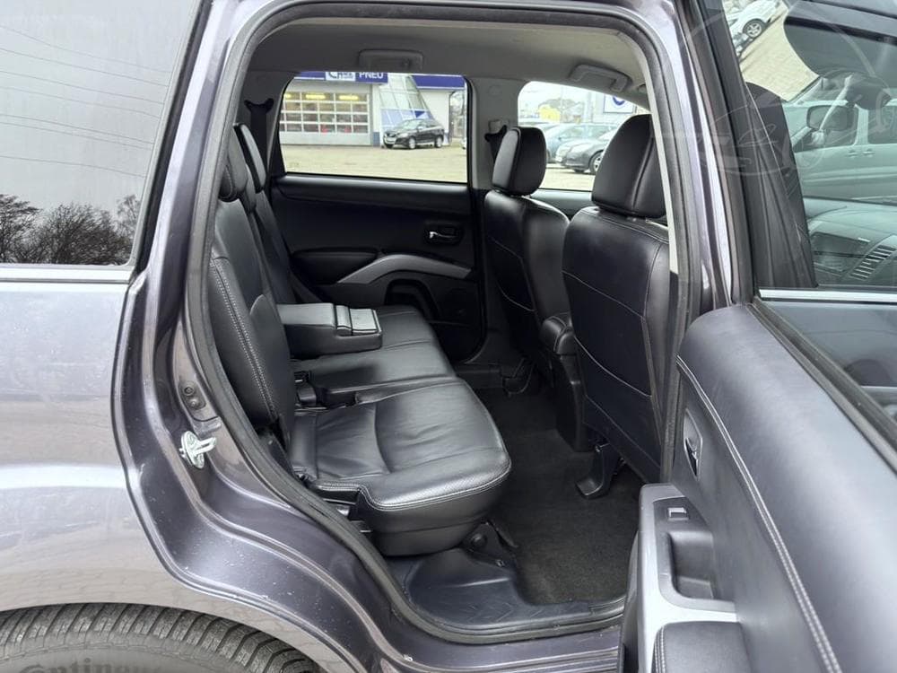 2011 Mitsubishi OUTLANDER - 12