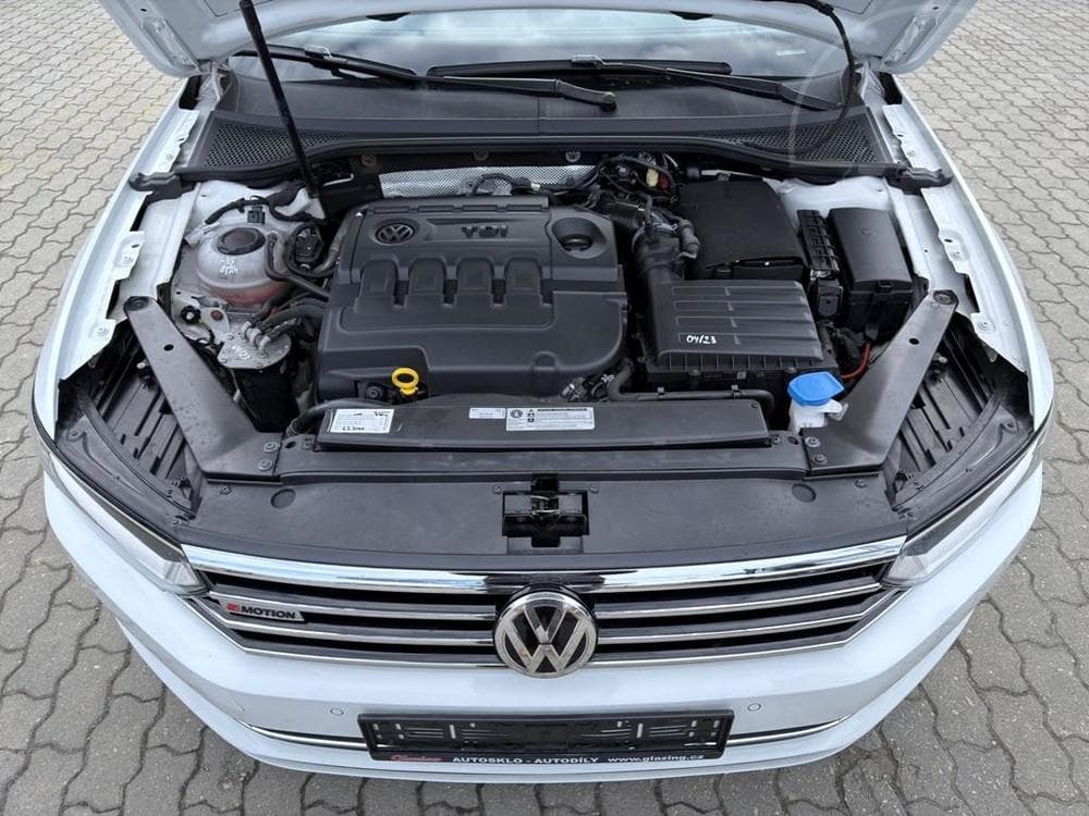 2017 Volkswagen PASSAT - 12