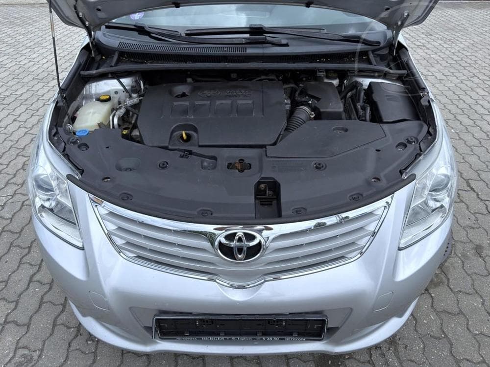 2010 Toyota AVENSIS - 12