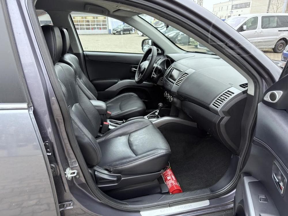 2011 Mitsubishi OUTLANDER - 13