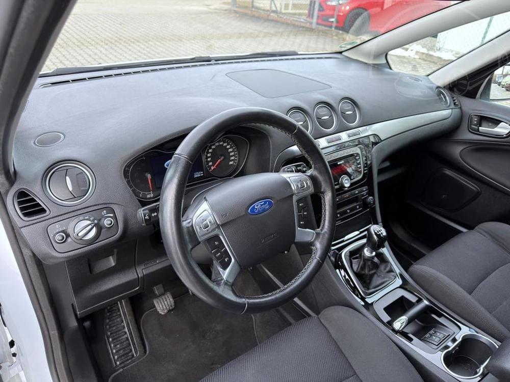 2013 Ford S-MAX - 13
