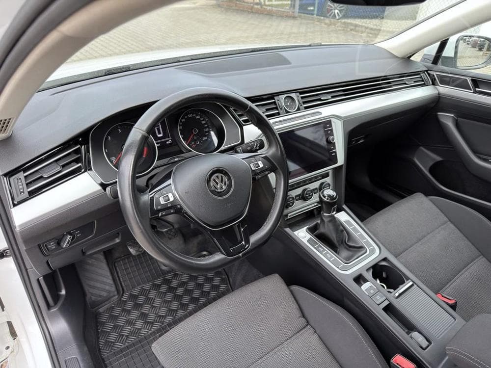 2017 Volkswagen PASSAT - 13