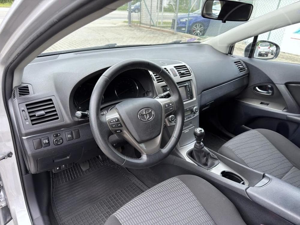2010 Toyota AVENSIS - 13