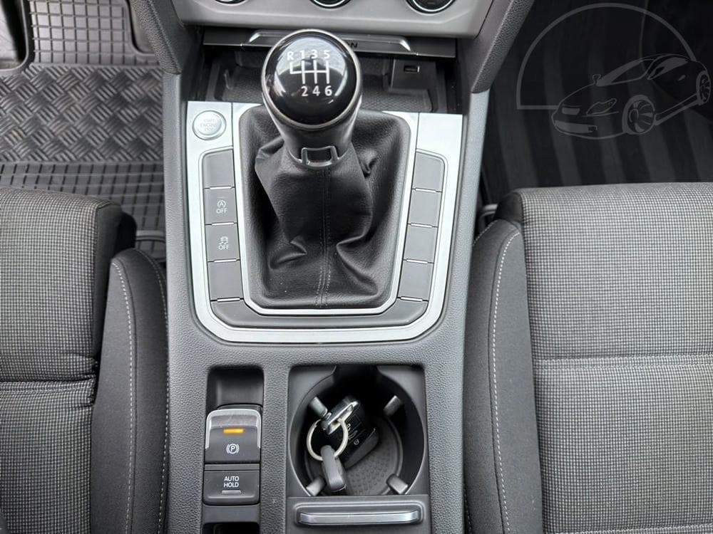 2017 Volkswagen PASSAT - 16